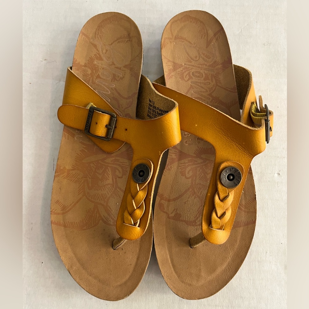 Blowfish Malibu Barro yellow braid T strap sandals size 7.5 vegan leather